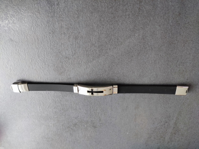 Silikon Armband mit Edelstahleinlage Kreuz (21 cm Umfang)