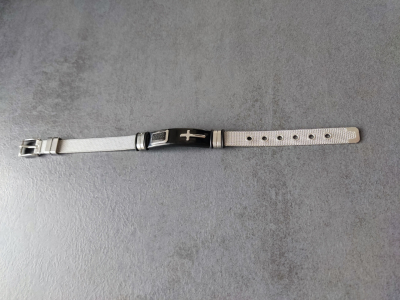 Edelstahl-Armband mit 3 D Kreuzapplikation