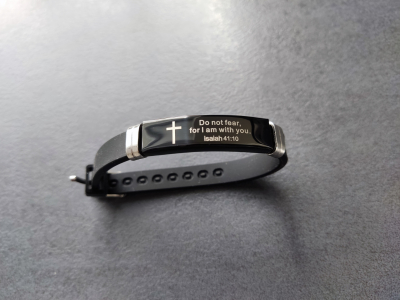 Edelstahl-Silikon-Armband mit Kreuz und Bibelvers Jesaja, 41,10