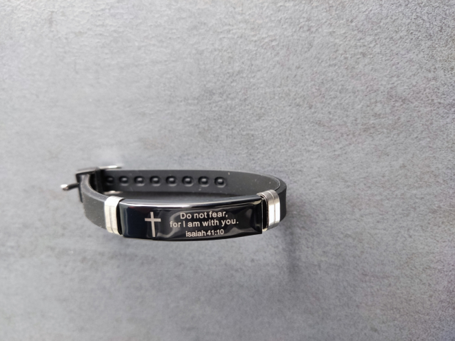 Edelstahl-Silikon-Armband mit Kreuz und Bibelvers Jesaja, 41,10